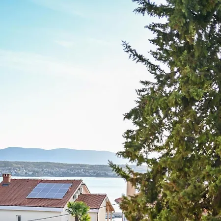 Maris With Sea View شقة *