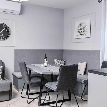 Maris With Sea View *