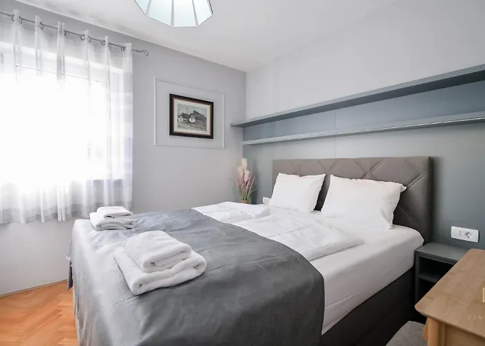 Maris With Sea View Apartmán *