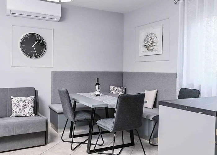 Maris With Sea View *